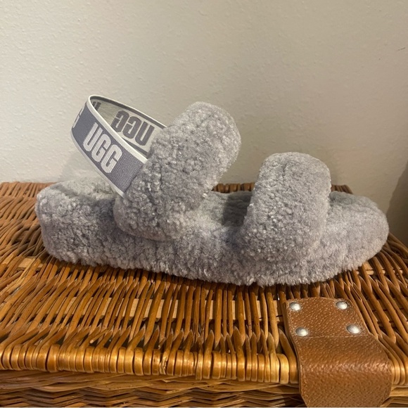 UGG Women's Oh Yeah Slide Fluffy Soft Slippers Sandals Sz 8 Gray Sheepskin Cozy - Picture 1 of 7